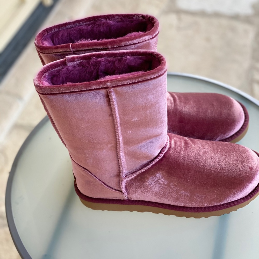 NIB UGGs Velvet boots - Picture 10 of 12